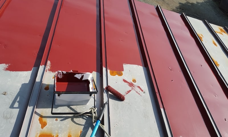 屋根のペンキ塗り
